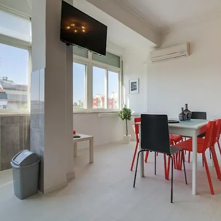 Modern 2 Bedroom With Views In Apartment Lisbon