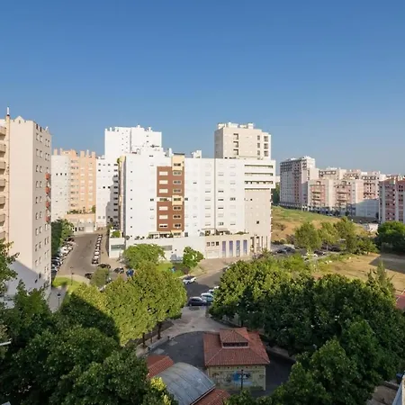 Modern 2 Bedroom With Views In Apartmán Lisboa