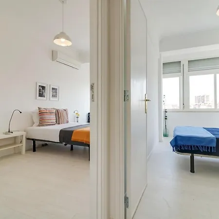 Modern 2 Bedroom With Views In Лиссабон