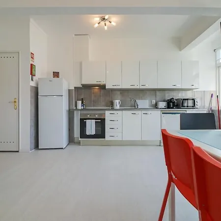 Modern 2 Bedroom With Views In * Lisbon